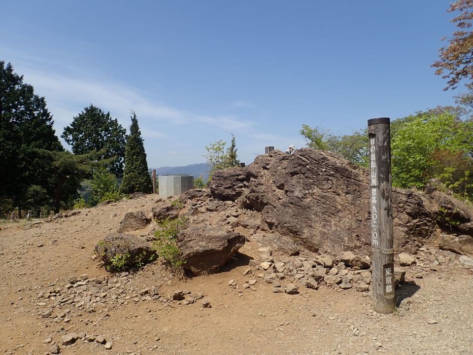 日の出山の山頂標識